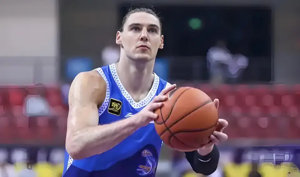 且一直效力 且一直效力