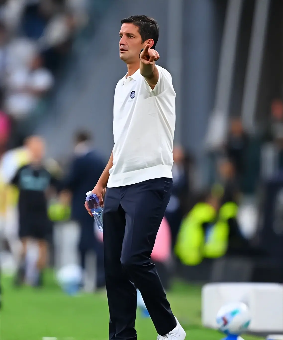 但在比赛中, 迷的不满 但在比赛中, 迷的不满