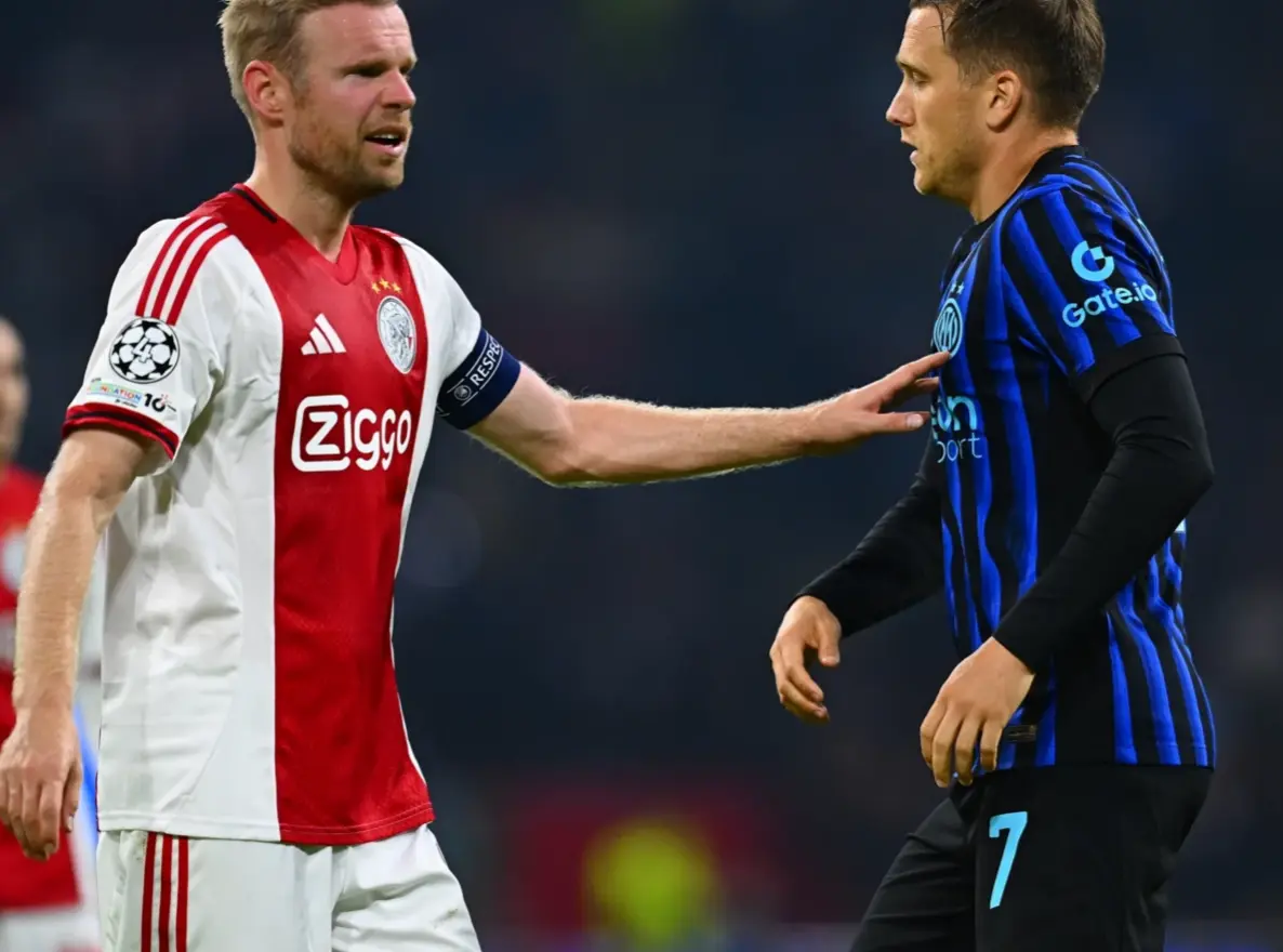 赛季欧足联, 任推给他很 赛季欧足联, 任推给他很